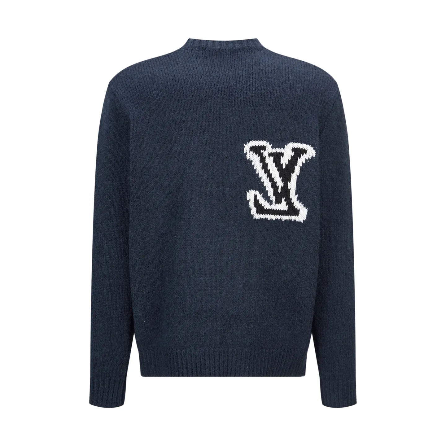 🅿️500 1v 25FW Mirror Logo Intarsia Sweater (Navy Blue) The original version was purchased and developed for 12,200. The fabric is made of 55% blended wool yarn and 45% cotton thread. This fabric has a stiff shape and is not easy to fluff. It is covered with a layer of wool to ensure a smooth and smooth feel. The intarsia is woven using machines imported from Germany, and each line is consistent. Garment wash fixed fit. This crewneck sweater is made from a blend of sheep wool and yak hair, with thick yarns to create a soft texture. The contrasting LV logo is integrated into the knitted fabric, and the mirror-effect logo is cleverly displayed on the rear. The casual and elegant design makes it easy to style your weekend look. Size:S-M-L-XL